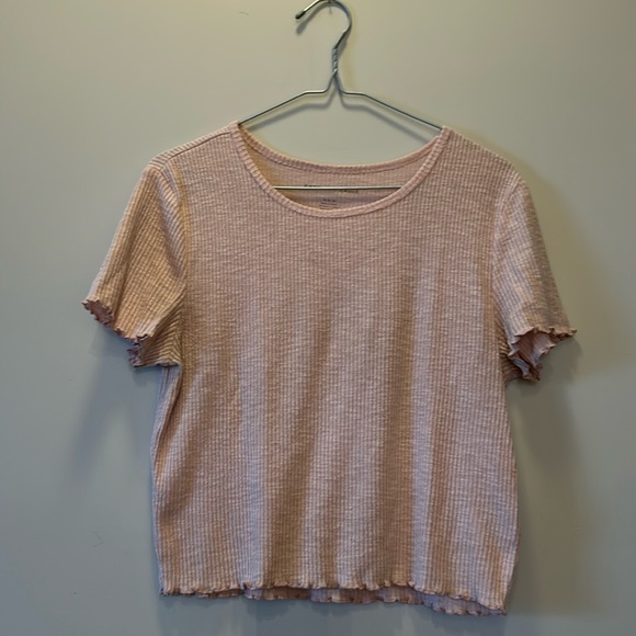Ruffle Edge Cropped Tee - Picture 3 of 4